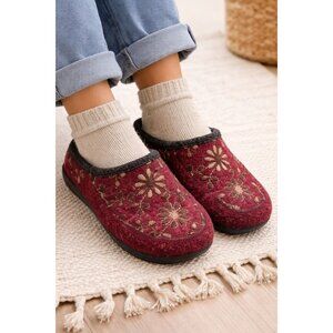 Women's Taos Woolderness 2 Cranberry Wool Size 38 (7.5) Comfy Cozy Clogs Casual